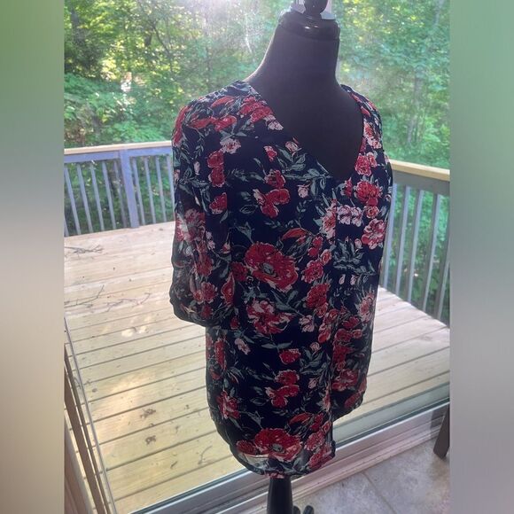 Skies are Blue Floral Top - Picture 3 of 4